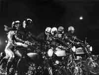 Motociclisti nel film "Roma", 1972