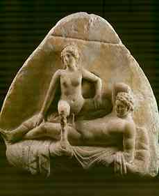 Rilievo con scena erotica da Pompei, marmo, I secolo d.C. (Napoli, Museo Archeologico)