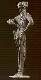 Bronzetto di Priapo che si versa addosso il contenuto di una bottiglietta di profumo, da Portici, I secolo d.C. (Napoli, Museo Archeologico) 