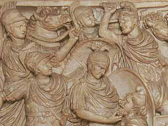 ARTE ROMANA, Particolare dal "Sarcofago Ludovisi" con scene di battaglia tra romani e barbari, marmo bianco, met del III secolo d.C. (Roma, Museo di Palazzo Altemps)