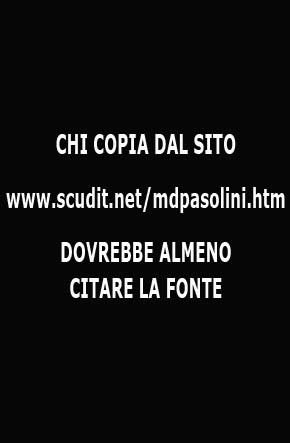 Pasolini mentre gioca a pallone in un "campetto" di periferia