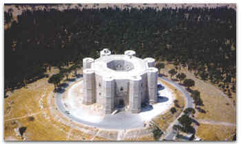 Castel del Monte (Andria), costruito da Federico II tra 1240 e 1246