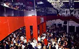 Milano, interno di una discoteca