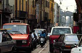 Milano, traffico in Corso di Porta Ticinese