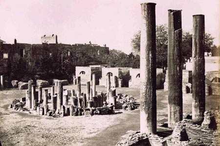 Il macellum di Pozzuoli in una foto anteriore al 1914