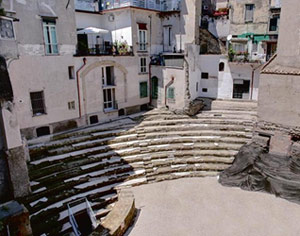 L'area della cavea con le gradinate
