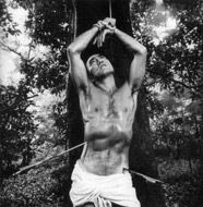 Yukio Mishima come San Sebastiano in una foto del 1963