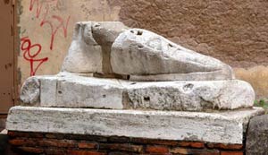 Pie' di marmo