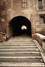L'antico "Vico scellerato", ora Via di San Francesco da Paola